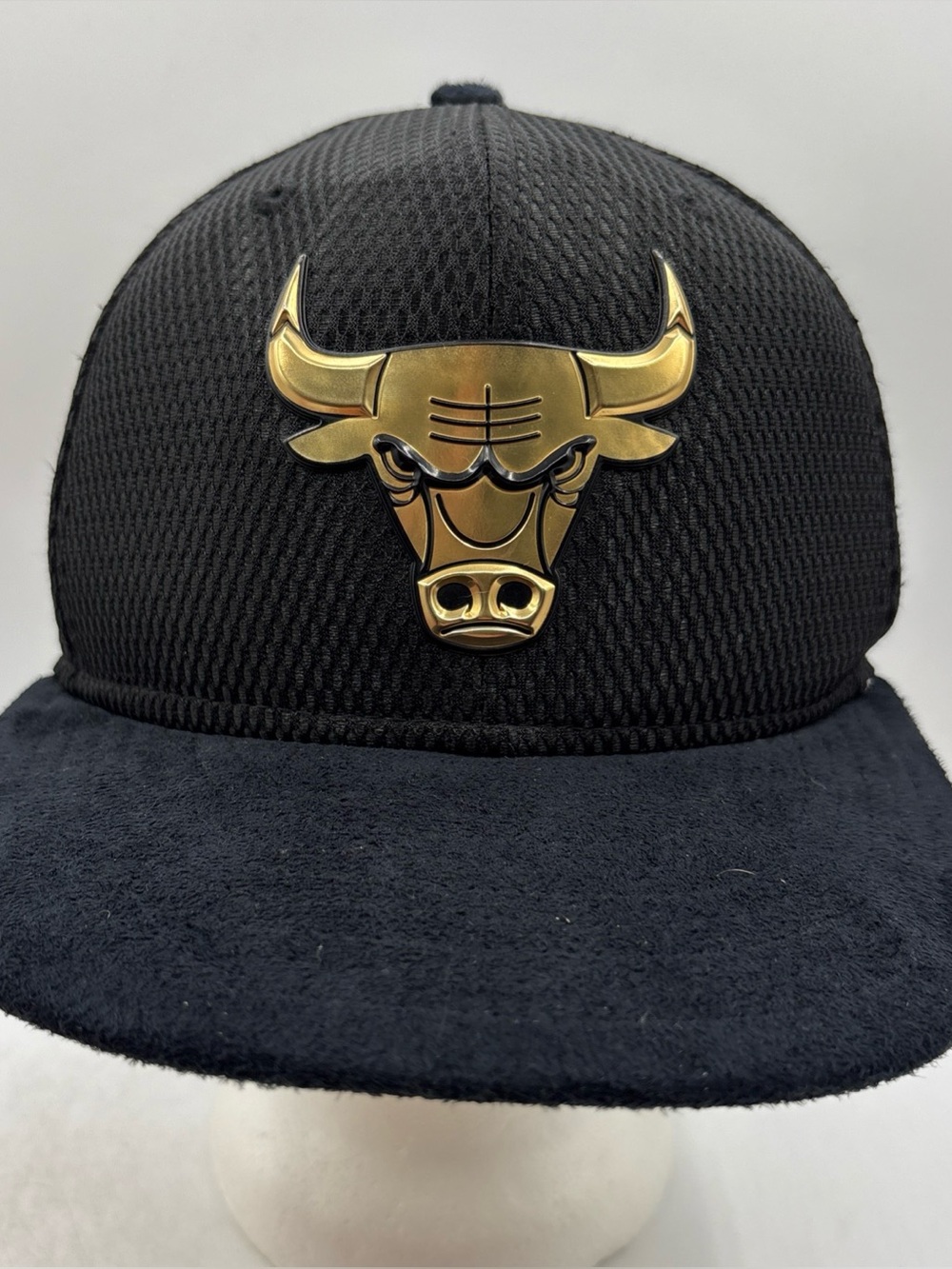Chicago Bulls NBA New Era 59Fifty On Court Mens Black/Gold Size 7 1/4 Fitted Hat